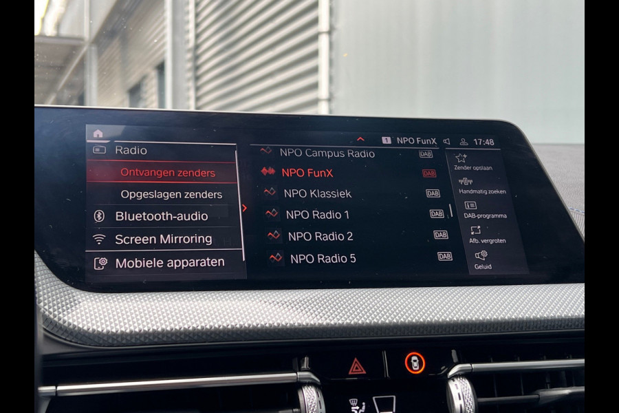 BMW 1-serie BWJ 2021 | 118i 136PK High Ex. AUTOMAAT | LEER | M-PAKKET | CLIMA | NAVI | SPORTSTOELEN | 18'' LMV | STOELVERW | CARPLAY |