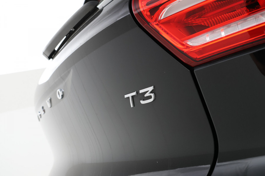 Volvo XC40 1.5 T3 Momentum IntelliSafe, Carplay, Half Leer, Cruise