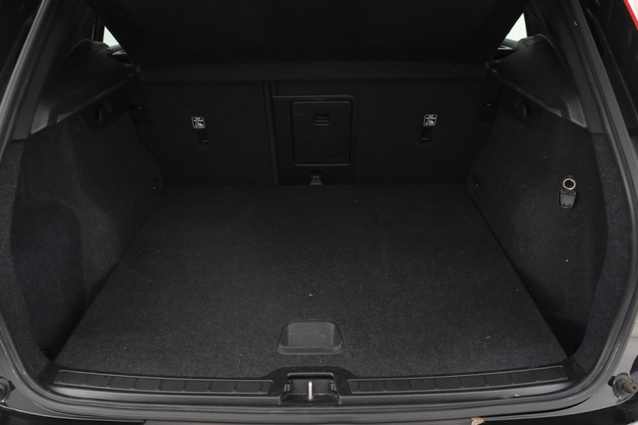 Volvo XC40 1.5 T3 Momentum IntelliSafe, Carplay, Half Leer, Cruise