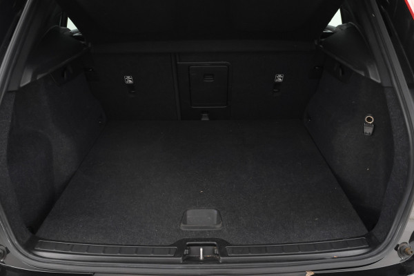 Volvo XC40 1.5 T3 Momentum IntelliSafe, Carplay, Half Leer, Cruise