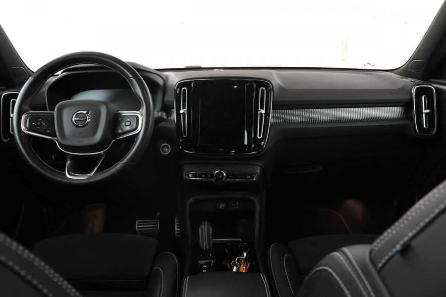 Volvo XC40 1.5 T3 Momentum IntelliSafe, Carplay, Half Leer, Cruise
