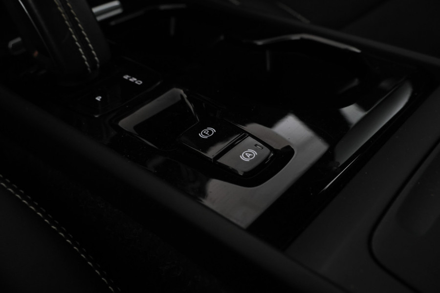 Volvo XC40 1.5 T3 Momentum IntelliSafe, Carplay, Half Leer, Cruise