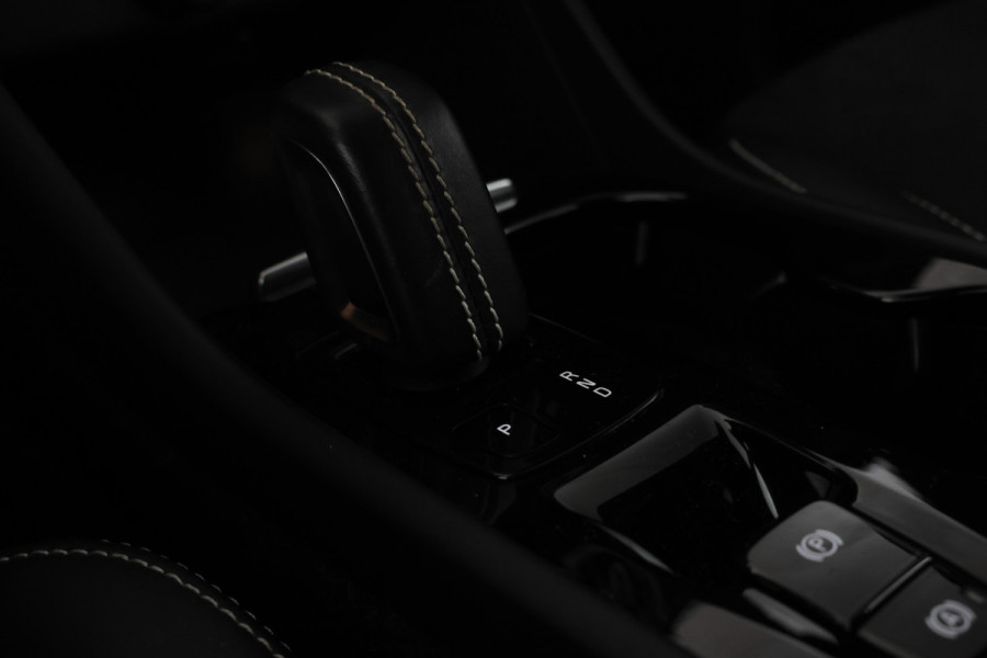 Volvo XC40 1.5 T3 Momentum IntelliSafe, Carplay, Half Leer, Cruise