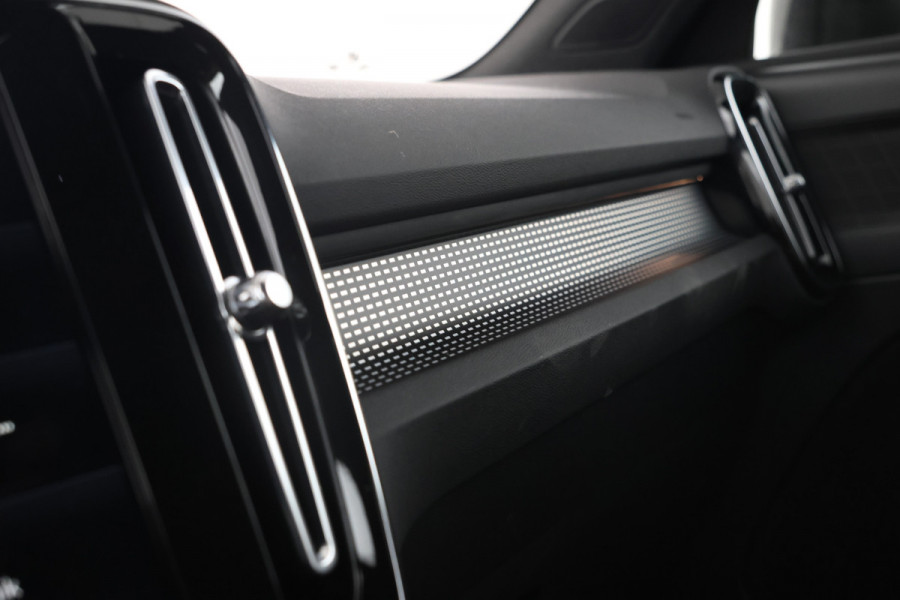 Volvo XC40 1.5 T3 Momentum IntelliSafe, Carplay, Half Leer, Cruise