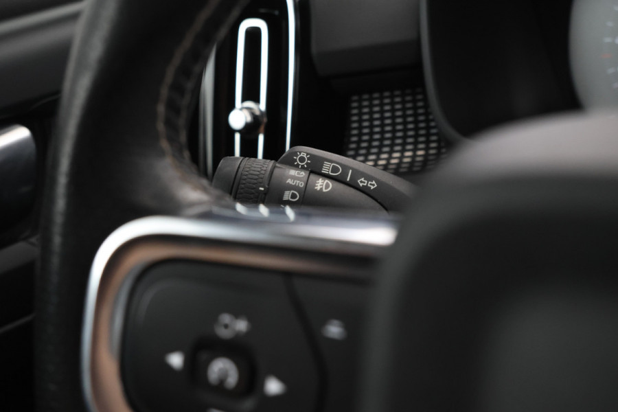 Volvo XC40 1.5 T3 Momentum IntelliSafe, Carplay, Half Leer, Cruise