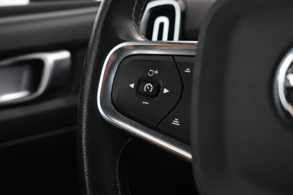 Volvo XC40 1.5 T3 Momentum IntelliSafe, Carplay, Half Leer, Cruise