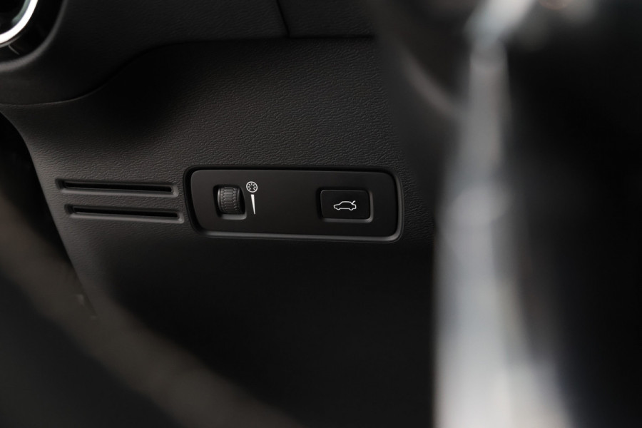 Volvo XC40 1.5 T3 Momentum IntelliSafe, Carplay, Half Leer, Cruise