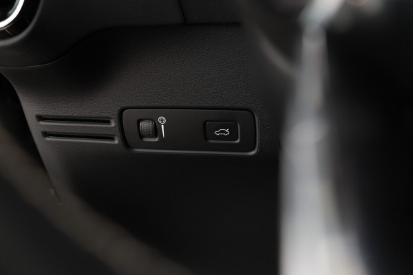 Volvo XC40 1.5 T3 Momentum IntelliSafe, Carplay, Half Leer, Cruise