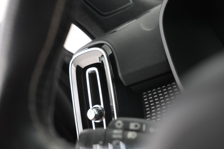 Volvo XC40 1.5 T3 Momentum IntelliSafe, Carplay, Half Leer, Cruise