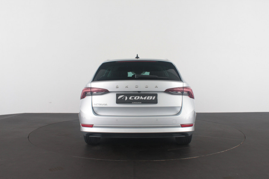 Škoda Octavia Combi 1.0 TSI Business Edition > Camera/Trekhaak/Sfeerverlichting/Keyless