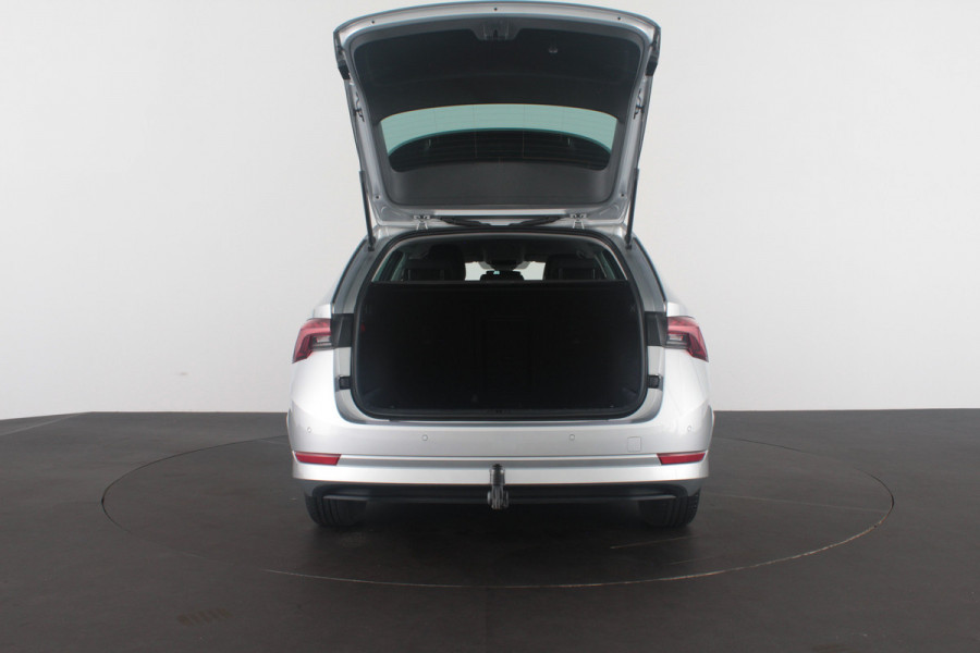 Škoda Octavia Combi 1.0 TSI Business Edition > Camera/Trekhaak/Sfeerverlichting/Keyless