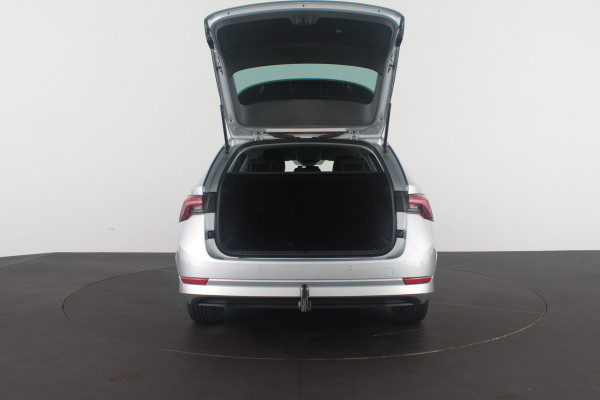 Škoda Octavia Combi 1.0 TSI Business Edition > Camera/Trekhaak/Sfeerverlichting/Keyless