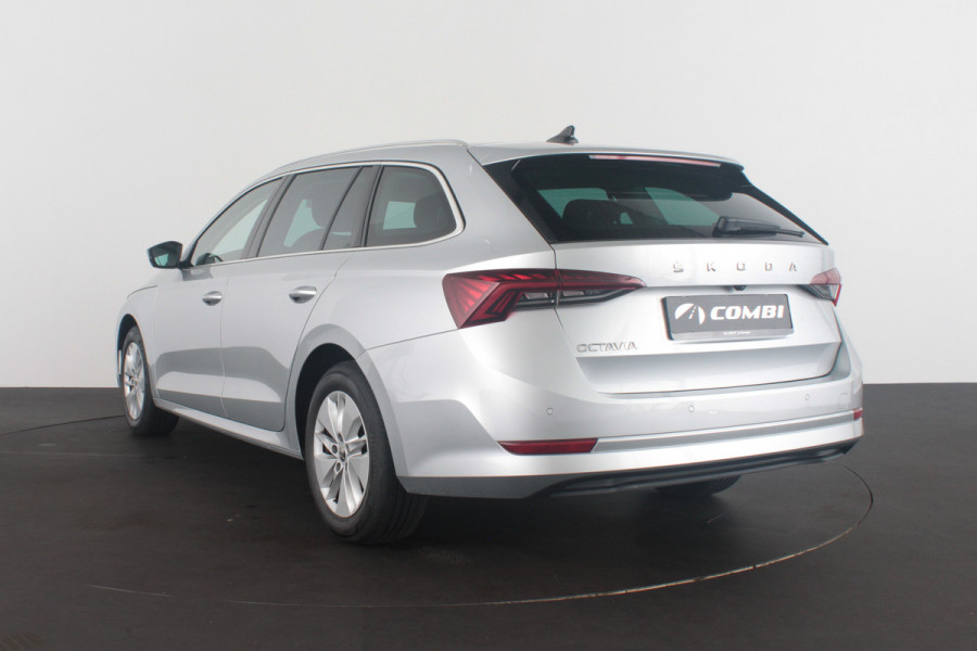 Škoda Octavia Combi 1.0 TSI Business Edition > Camera/Trekhaak/Sfeerverlichting/Keyless