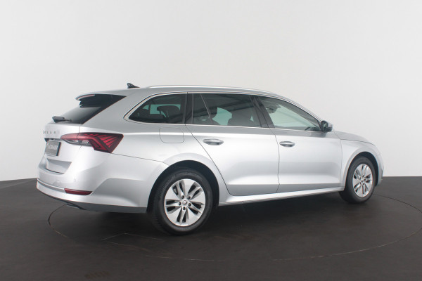 Škoda Octavia Combi 1.0 TSI Business Edition > Camera/Trekhaak/Sfeerverlichting/Keyless