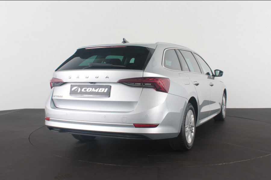 Škoda Octavia Combi 1.0 TSI Business Edition > Camera/Trekhaak/Sfeerverlichting/Keyless
