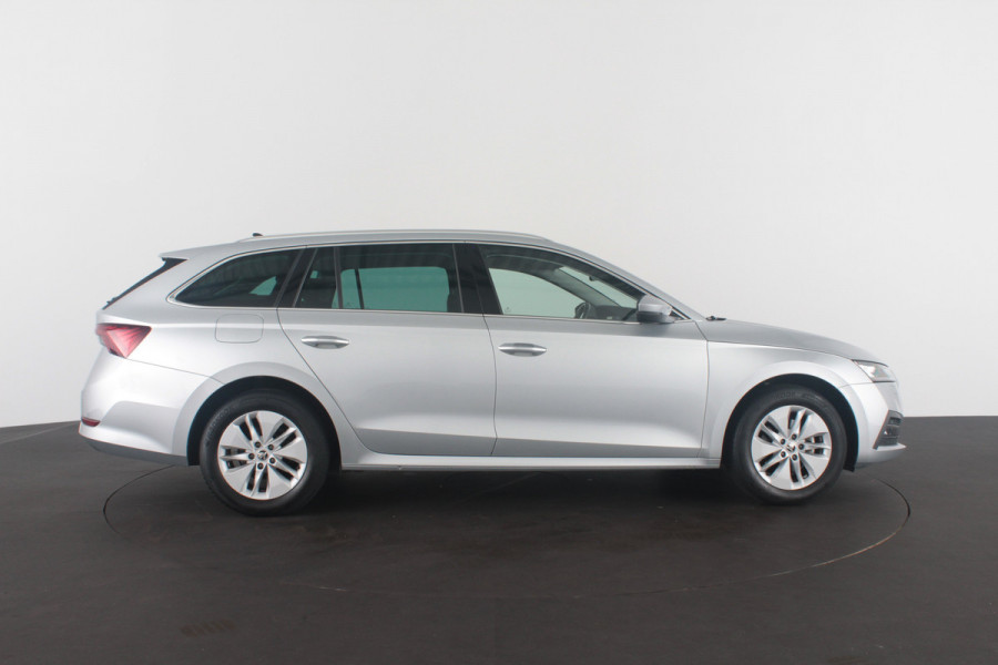 Škoda Octavia Combi 1.0 TSI Business Edition > Camera/Trekhaak/Sfeerverlichting/Keyless