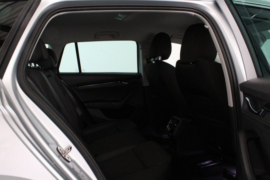 Škoda Octavia Combi 1.0 TSI Business Edition > Camera/Trekhaak/Sfeerverlichting/Keyless
