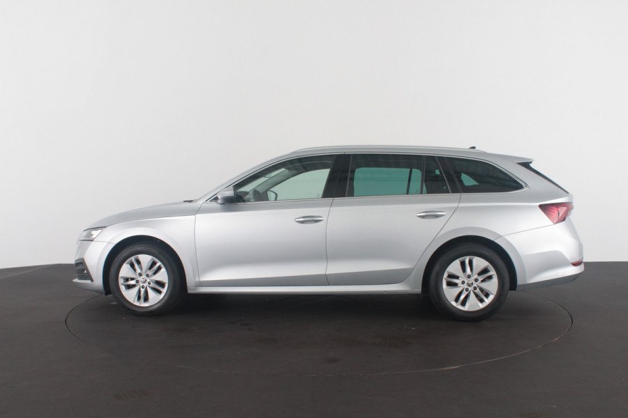 Škoda Octavia Combi 1.0 TSI Business Edition > Camera/Trekhaak/Sfeerverlichting/Keyless