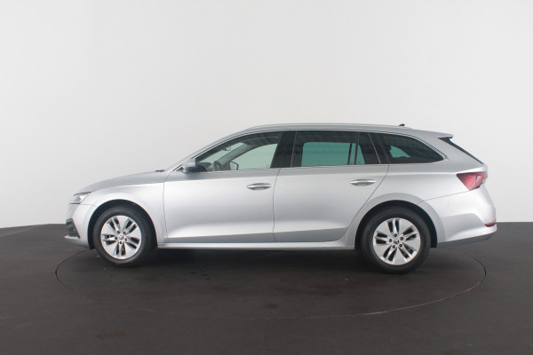 Škoda Octavia Combi 1.0 TSI Business Edition > Camera/Trekhaak/Sfeerverlichting/Keyless