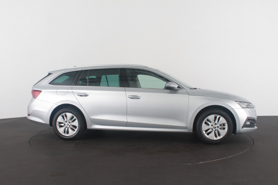 Škoda Octavia Combi 1.0 TSI Business Edition > Camera/Trekhaak/Sfeerverlichting/Keyless