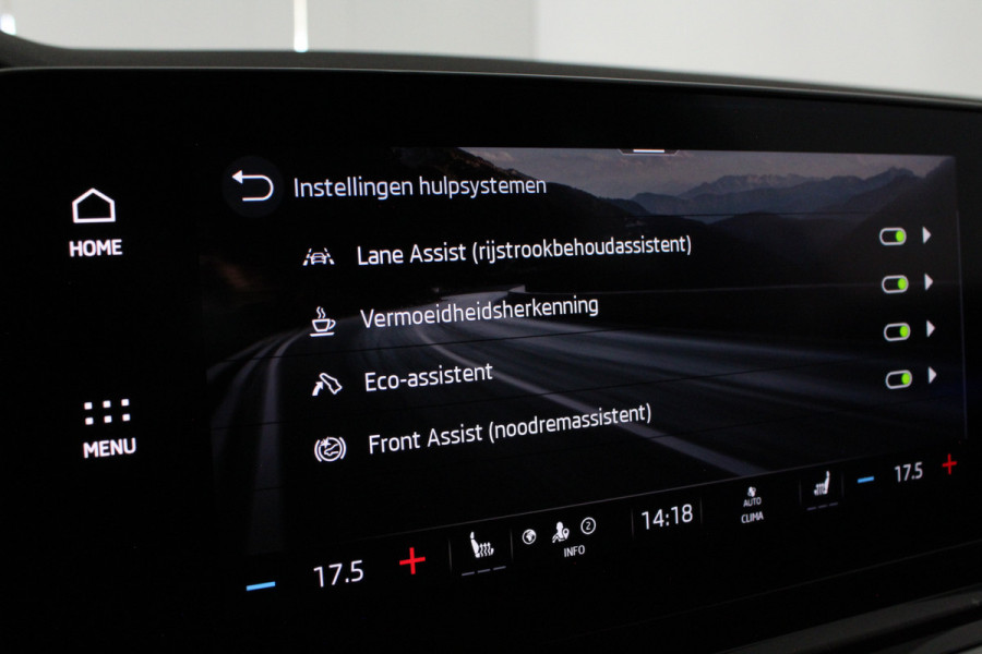 Škoda Octavia Combi 1.0 TSI Business Edition > Camera/Trekhaak/Sfeerverlichting/Keyless