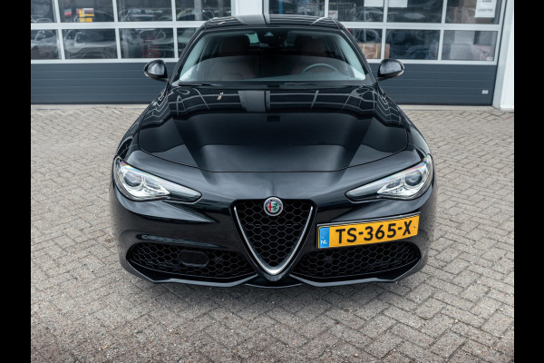 Alfa Romeo Giulia 2.0T Super | Veloce Pack | 19" | BSM | Adapt. Cruise | Xenon | Apple Carplay | PDC | Flippers | Camera | Stoel&Stuur Verw. | Premium Audio