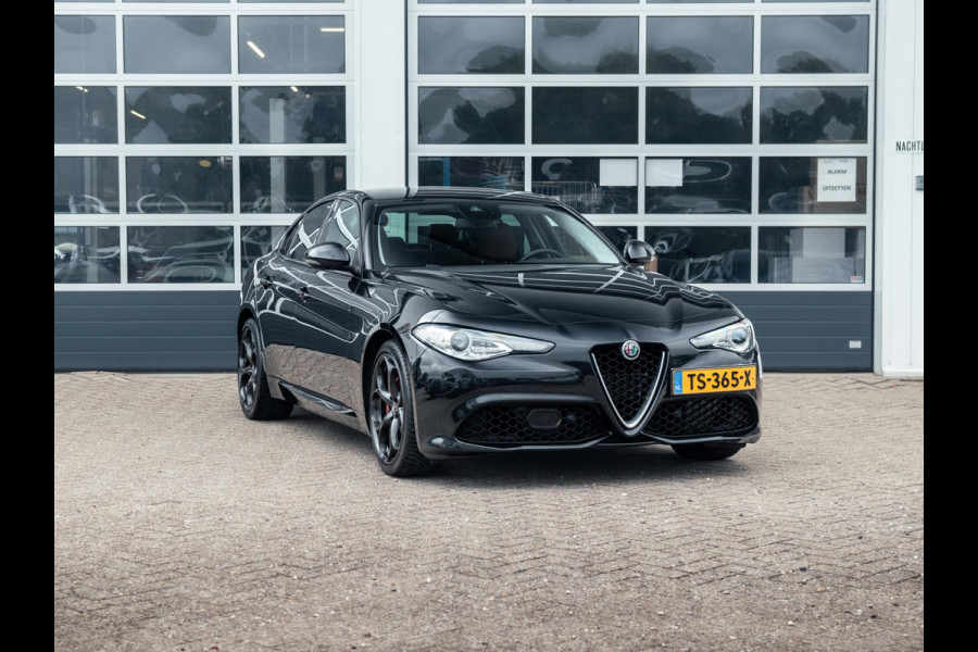 Alfa Romeo Giulia 2.0T Super | Veloce Pack | 19" | BSM | Adapt. Cruise | Xenon | Apple Carplay | PDC | Flippers | Camera | Stoel&Stuur Verw. | Premium Audio