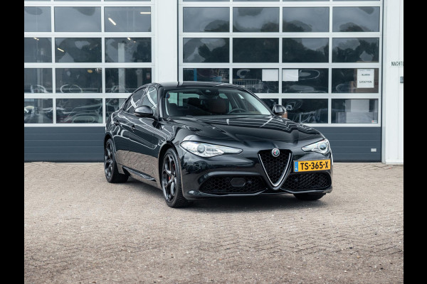 Alfa Romeo Giulia 2.0T Super | Veloce Pack | 19" | BSM | Adapt. Cruise | Xenon | Apple Carplay | PDC | Flippers | Camera | Stoel&Stuur Verw. | Premium Audio