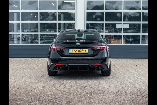 Alfa Romeo Giulia 2.0T Super | Veloce Pack | 19" | BSM | Adapt. Cruise | Xenon | Apple Carplay | PDC | Flippers | Camera | Stoel&Stuur Verw. | Premium Audio