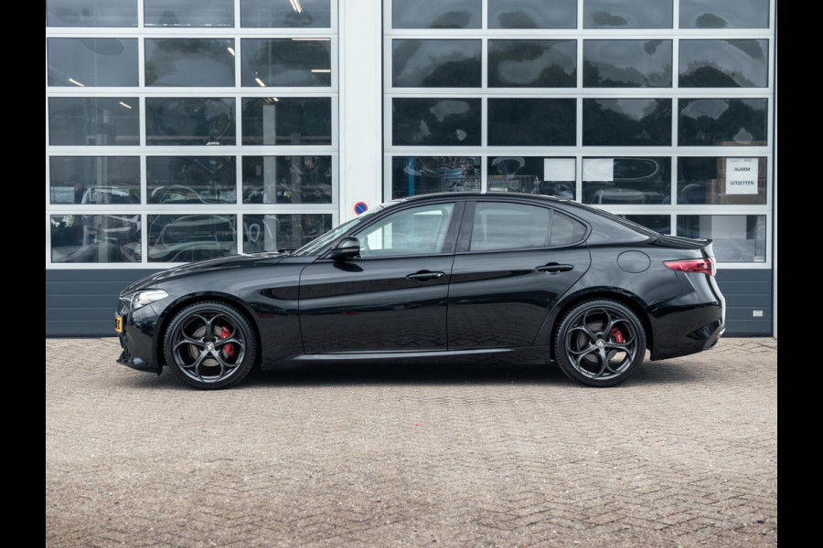 Alfa Romeo Giulia 2.0T Super | Veloce Pack | 19" | BSM | Adapt. Cruise | Xenon | Apple Carplay | PDC | Flippers | Camera | Stoel&Stuur Verw. | Premium Audio