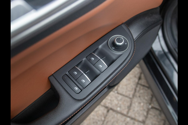 Alfa Romeo Giulia 2.0T Super | Veloce Pack | 19" | BSM | Adapt. Cruise | Xenon | Apple Carplay | PDC | Flippers | Camera | Stoel&Stuur Verw. | Premium Audio