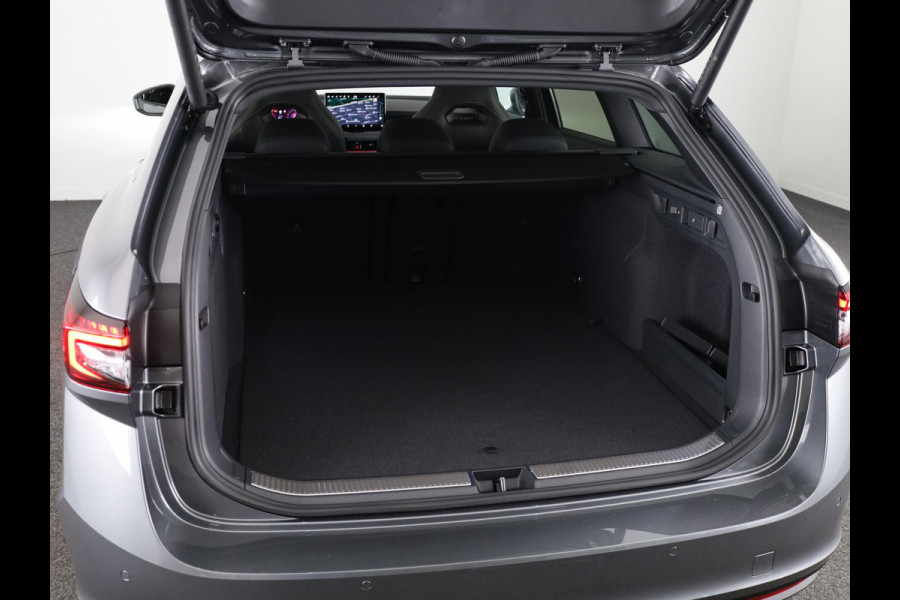 Škoda Superb Combi 1.5 TSI PHEV Sportline Business 204 pk 6 versn. DSG | Trekhaak | Winterpakket | Panorama Dak