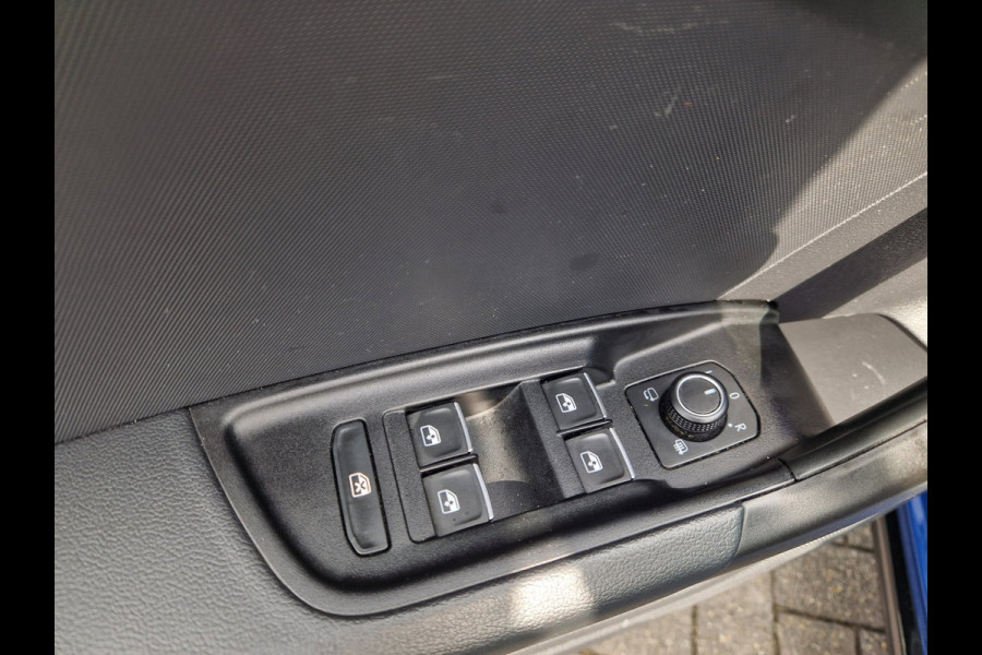 Audi A1 Sportback 40 TFSI 207PK 3x S-Line /Matrix /Keyless /Ascari Blue