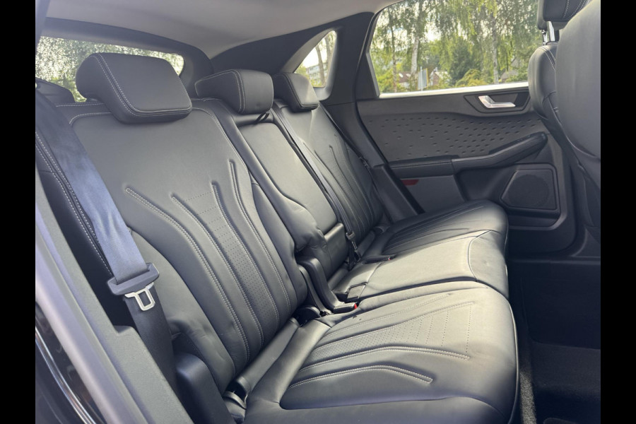 Ford Kuga 2.5 PHEV Vignale | Wegklapbare trekhaak | Panoramadak | Winter pack | Camera | Dodehoeksensoren | Bang&Olufsen | Elektrische achterklep | Dealer onderhouden
