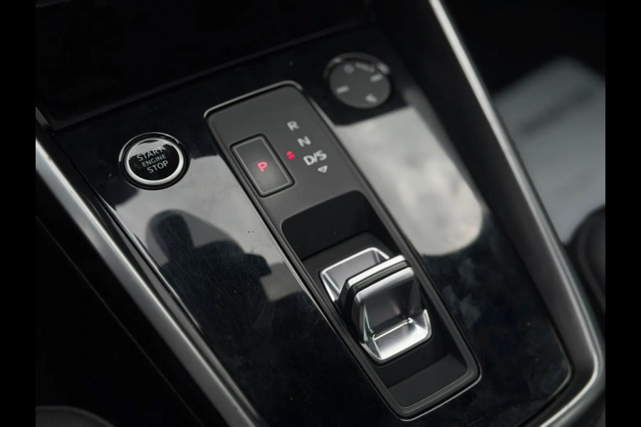 Audi A3 Sportback 35 TFSI S edition (Dealer OnderH, Panorama, Navi, Carplay, StoelV,Leder, Lane Assist, Addapt Cruise, Etc)