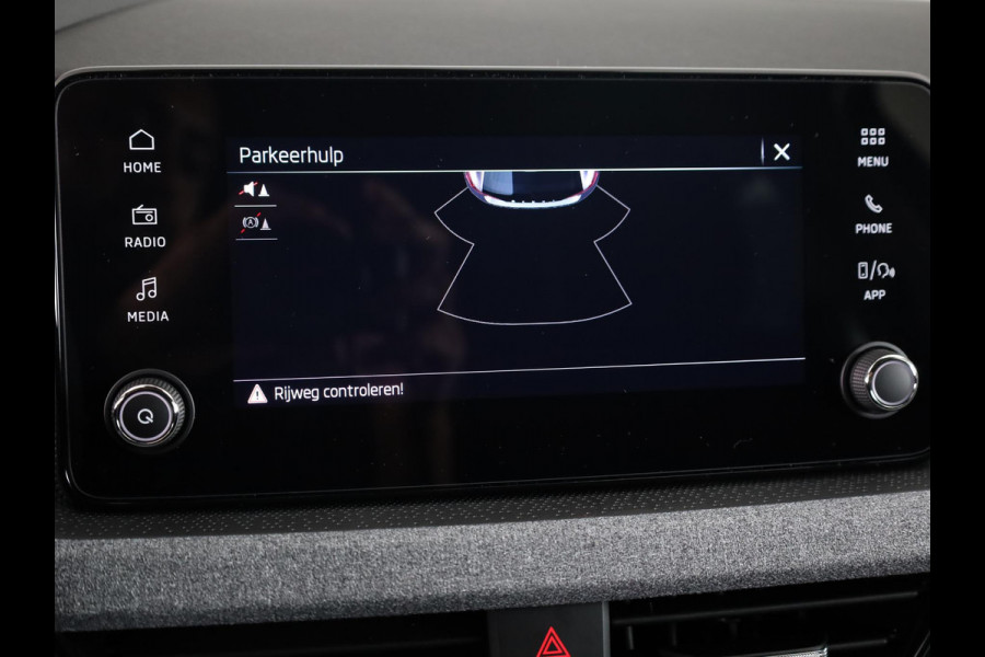 Škoda SCALA 1.0 TSI Edition | Stoel- en stuurverwarming| Trekhaak | Draadloos laden | 16 inch lichtmetalen velgen|