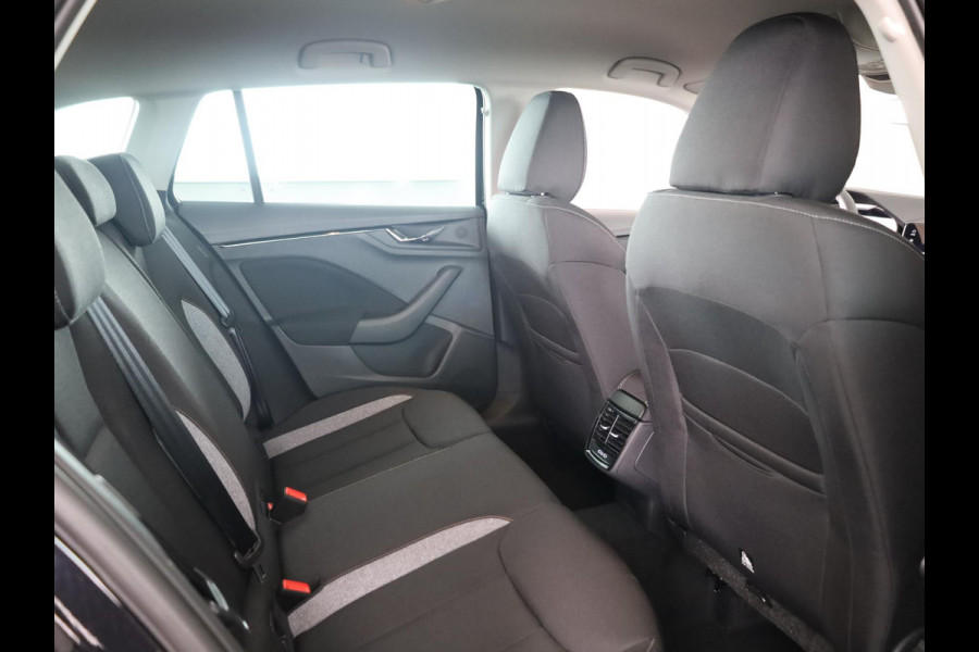 Škoda SCALA 1.0 TSI Edition | Stoel- en stuurverwarming| Trekhaak | Draadloos laden | 16 inch lichtmetalen velgen|