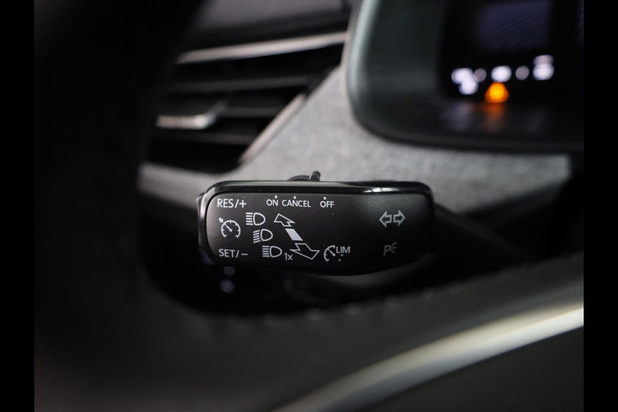 Škoda SCALA 1.0 TSI Edition | Stoel- en stuurverwarming| Trekhaak | Draadloos laden | 16 inch lichtmetalen velgen|