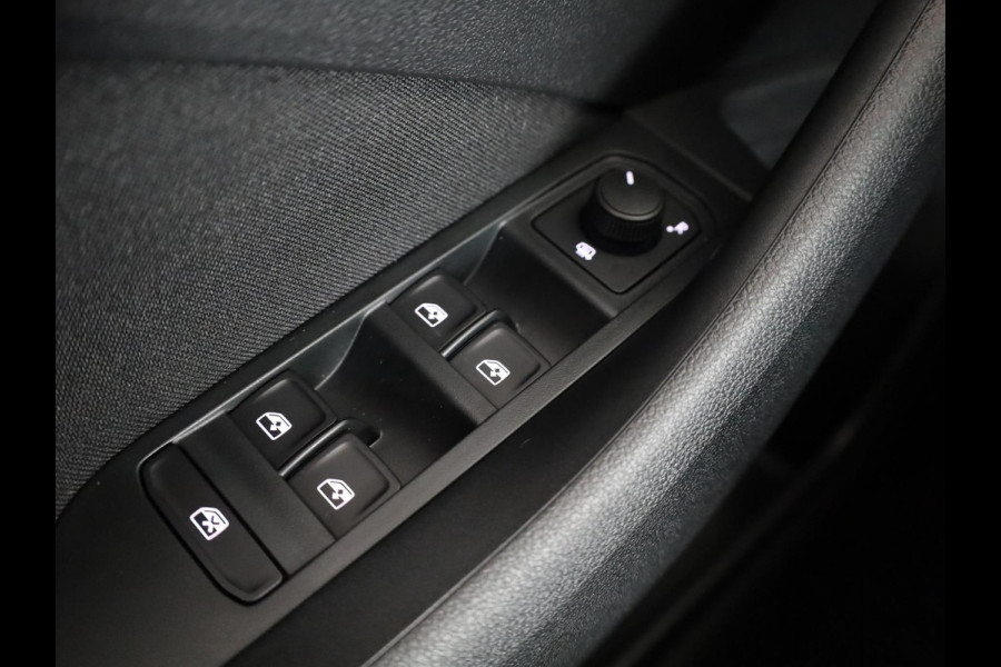 Škoda SCALA 1.0 TSI Edition | Stoel- en stuurverwarming| Trekhaak | Draadloos laden | 16 inch lichtmetalen velgen|