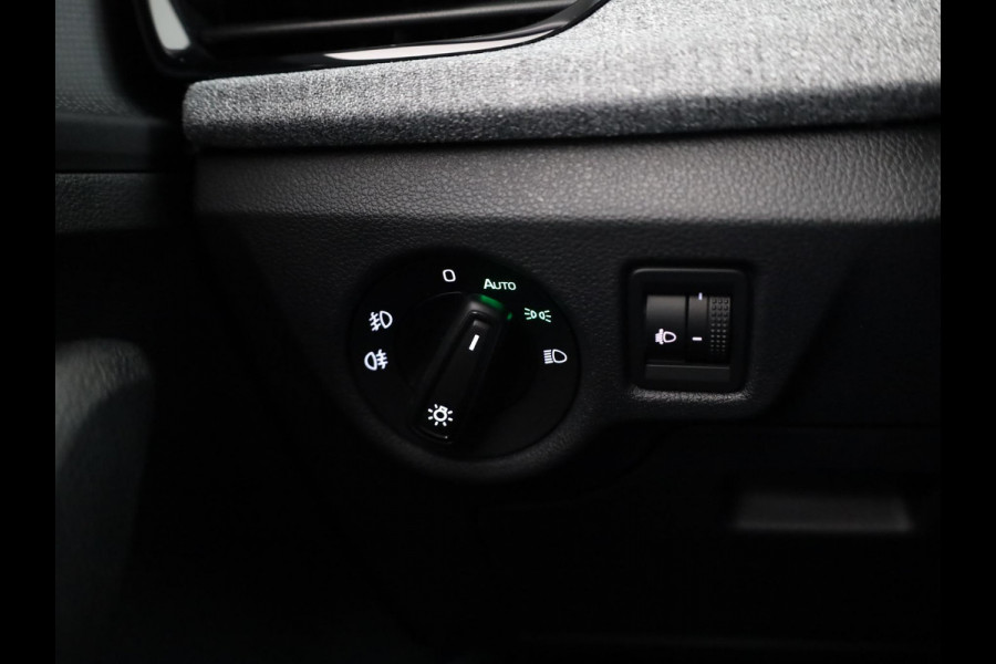Škoda SCALA 1.0 TSI Edition | Stoel- en stuurverwarming| Trekhaak | Draadloos laden | 16 inch lichtmetalen velgen|