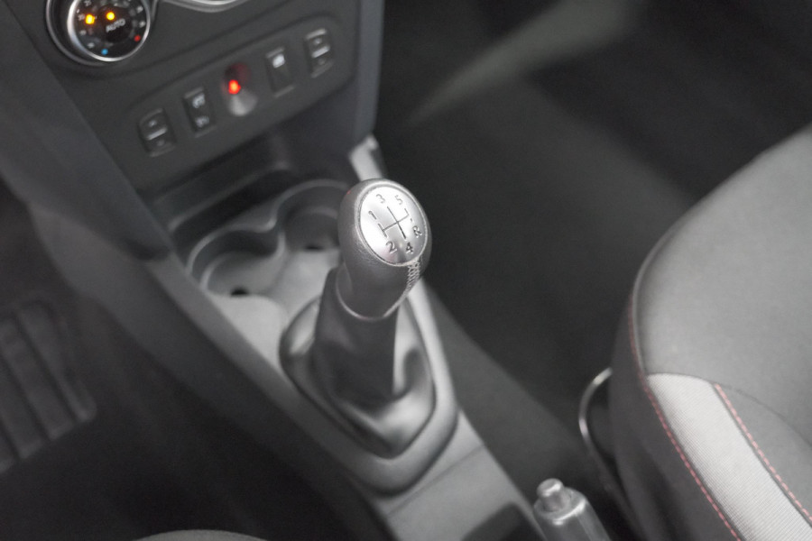 Dacia Sandero TCe 90 Tech Road | Trekhaak | Navigatie | Parkeersensoren