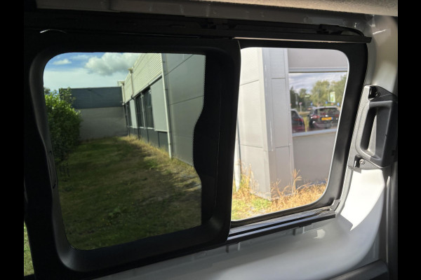 Opel Vivaro-e Combi L2H1 50 kWh 136 PK | 9.585 KM! | Climate Control | 9-persoons | Dubbele Zij-Schuifdeur | Privacy-Glass