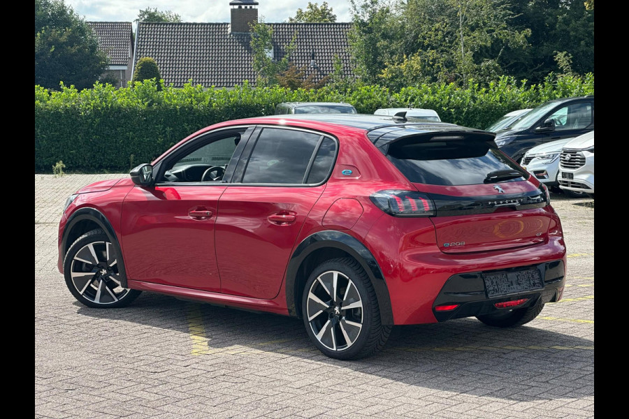 Peugeot e-208 EV GT Pack 50 kWh | Panoramadak | Stoelverwarming | Achteruitrijcamera | ACC inclusief Stop&Go-functie