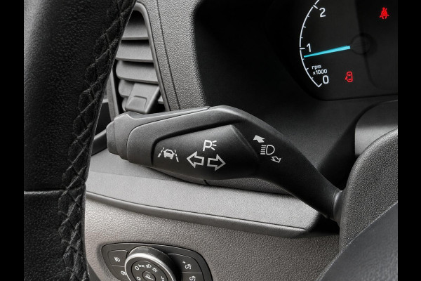 Ford Transit Custom 300 2.0 TDCI L2H1 Trend Trekhaak Navigatie Achteruitrijcamera Cruise Control Bluetooth Airco DAB  Zijschuifdeur Rechts Voorruitverwarming Parkeersensoren voor en Achter