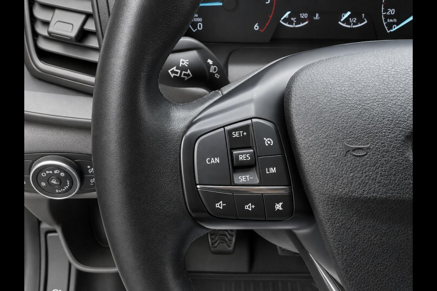 Ford Transit Custom 300 2.0 TDCI L2H1 Trend Trekhaak Navigatie Achteruitrijcamera Cruise Control Bluetooth Airco DAB  Zijschuifdeur Rechts Voorruitverwarming Parkeersensoren voor en Achter