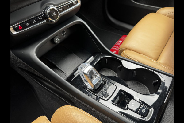 Volvo XC40 1.5 T5 Recharge Inscription | Trekhaak | Panorama | Leder Amber | H&K Audio | Memory Seat | Camera |