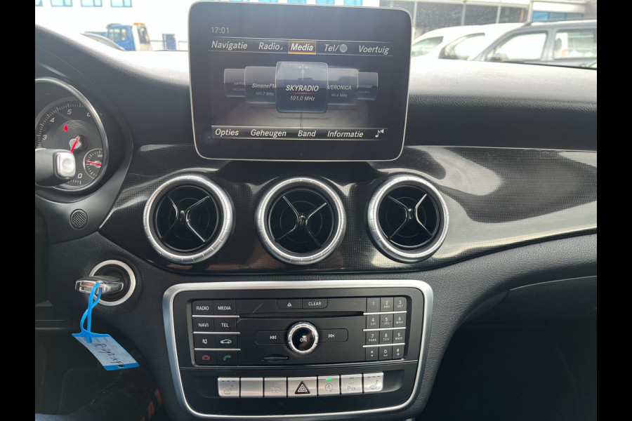 Mercedes-Benz CLA-Klasse 200 Ambition(st-bekr,automaat,navi,halfleer,18inch,bj18,16950,-)