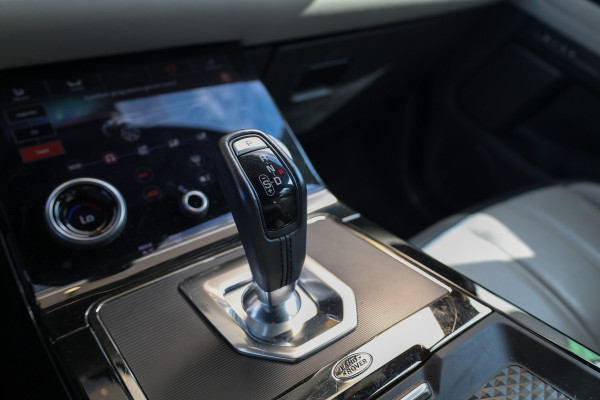 Land Rover Range Rover Evoque 1.5 P300e AWD R-Dynamic SE | MERIDIAN SURROUND | ELEK TREKHAAK | STOELVERW | CAMERA | APPLE CARPLAY |
