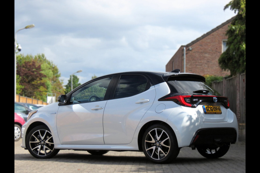 Toyota Yaris 1.5 Hybrid Executive Bi-Tone | LED KOPLAMPEN | HALF LEDER | APPLE CARPLAY | 17 INCH VELGEN | DAB+ | STOELVERWARMING |