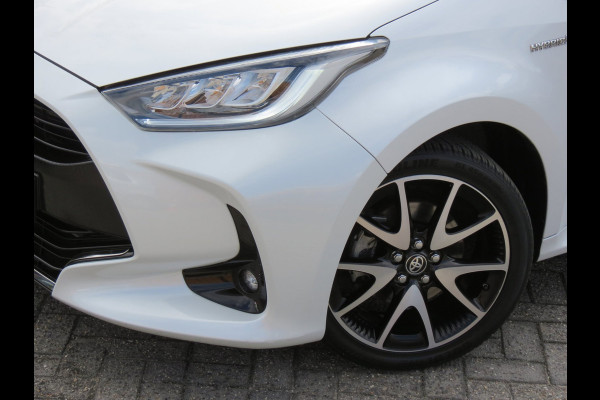 Toyota Yaris 1.5 Hybrid Executive Bi-Tone | LED KOPLAMPEN | HALF LEDER | APPLE CARPLAY | 17 INCH VELGEN | DAB+ | STOELVERWARMING |